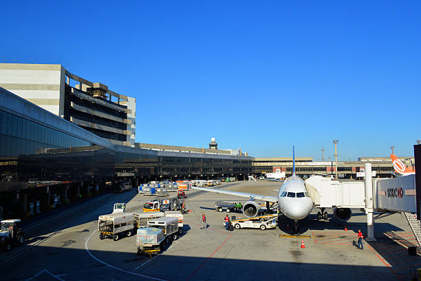 Foto de um avião em um Aeroporto